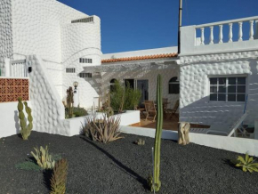 Lovely house Fuerteventura, cactus garden*sea view